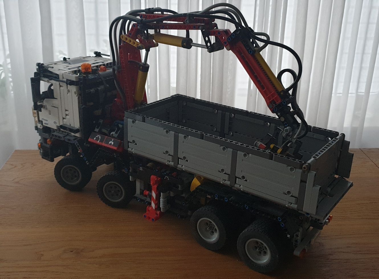 Lego 42043 cena sale