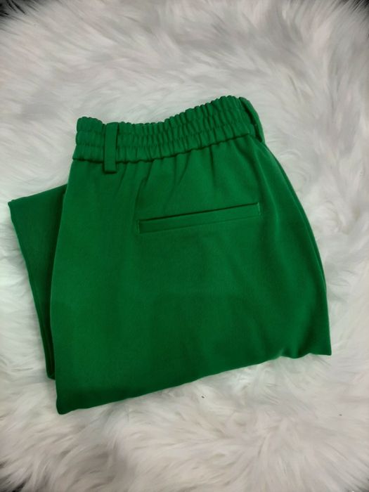 Spodnie eleganckie zielone garniturowe casual basic do pracy proste do