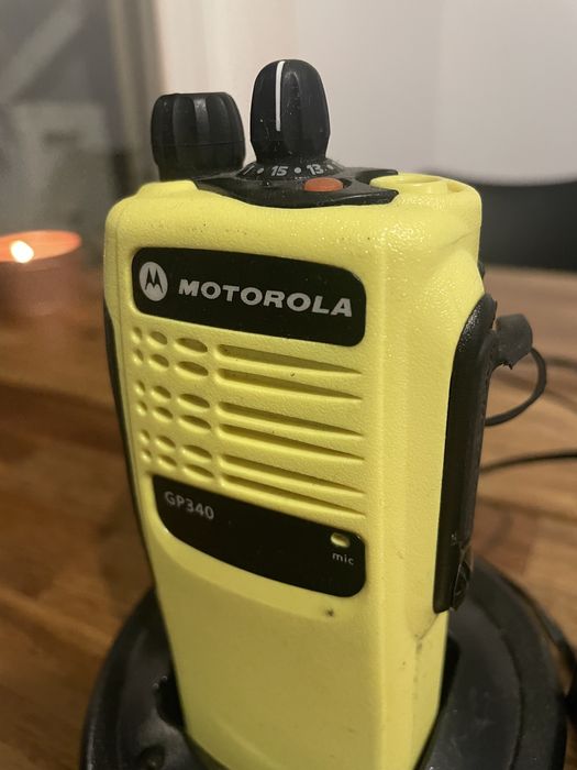 Rádio Motorola GP340 (não funciona, para peças)