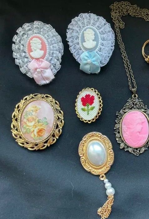 брошки в вікторіанському стилі і камея