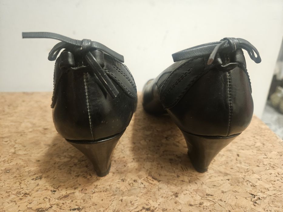 Sapatos pretos Sapataria do Carmo 38 estreito