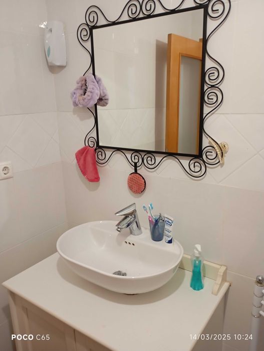 Quinta em sitio idílico e soalheiro. Grande terreno agrícola e rural.