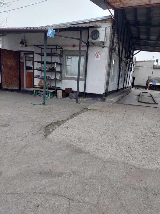 Продам складське приміщення з приватизованою  ділянкою