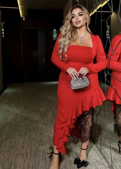 Вишукана сукня з мереживами