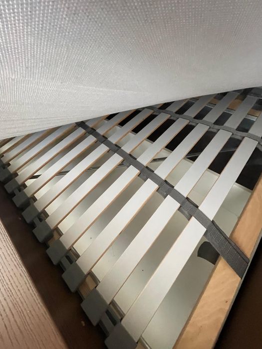 Cama malm com estrado
