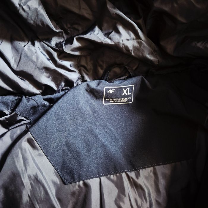 Зимовий чоловічий пуховік