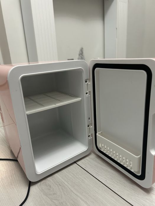 Mini lodówka, różowa