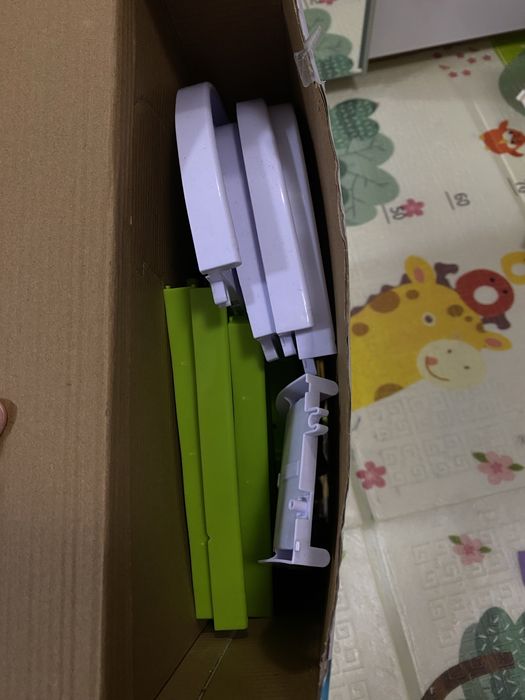 Дитячий паркінг з машинами