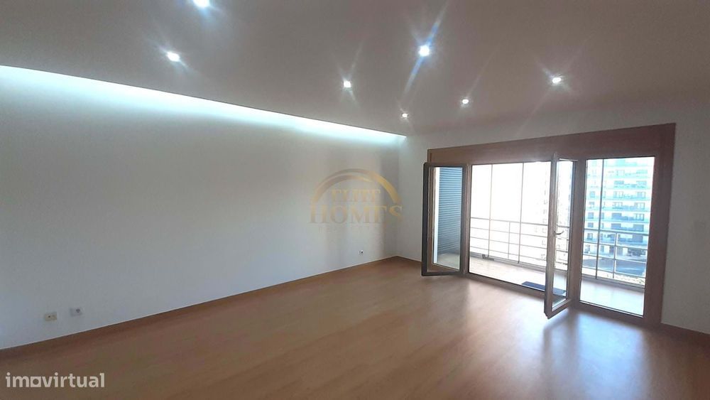 T3  Excepcional com 150 m² e 4 parqueamentos com arrecadação na Urbani