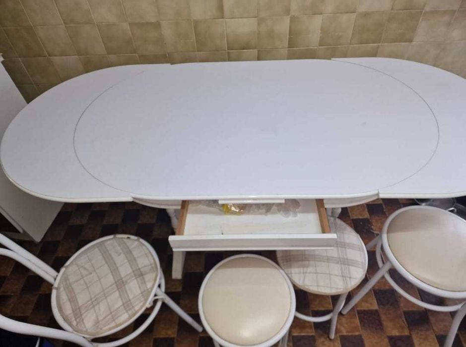 Mesa de cozinha extensível, 4 bancos e 2 cadeiras