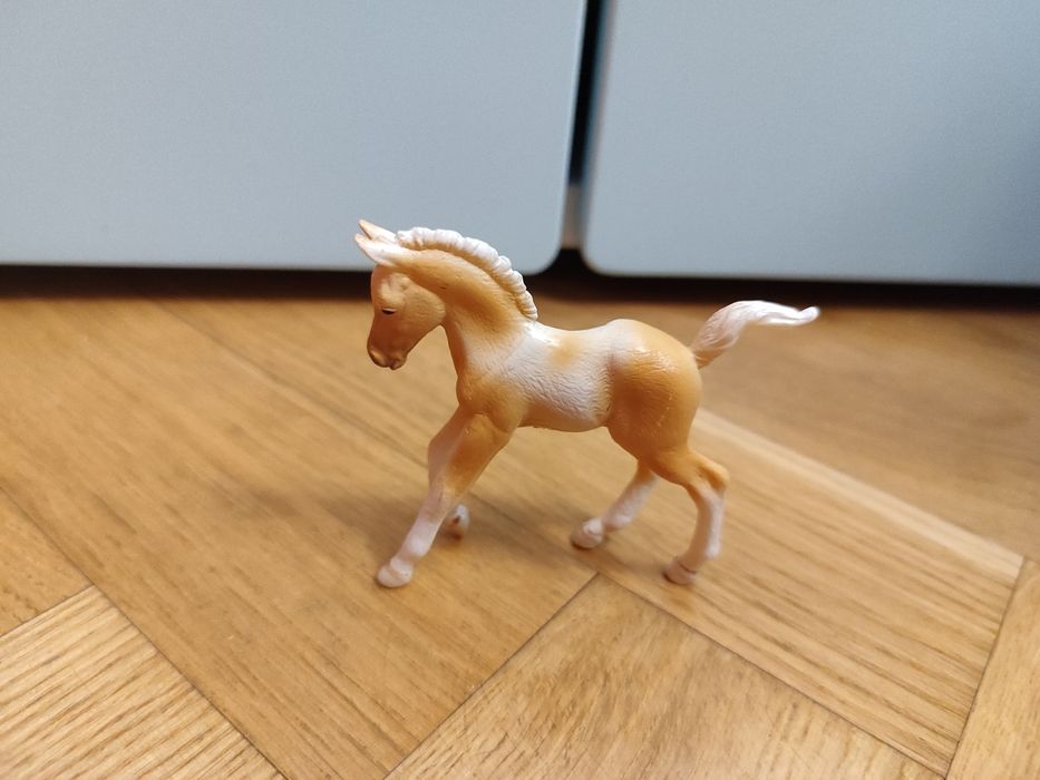 Figurka konia collecta źrebię pinto