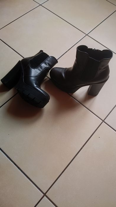 Botki na koturnie roz.36