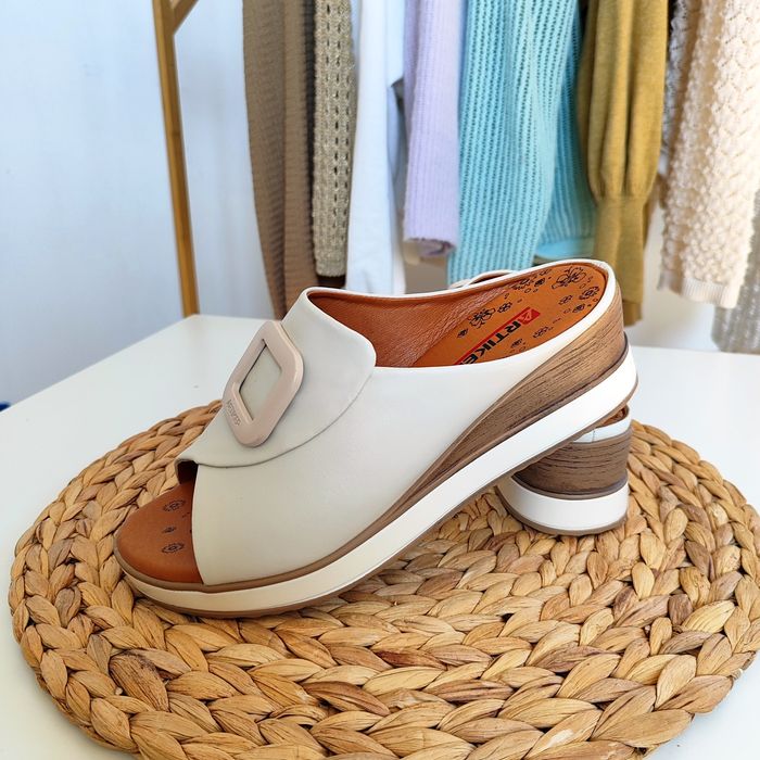 Klapki na koturnie Artiker 38 skóra skórzane beżowe nowe