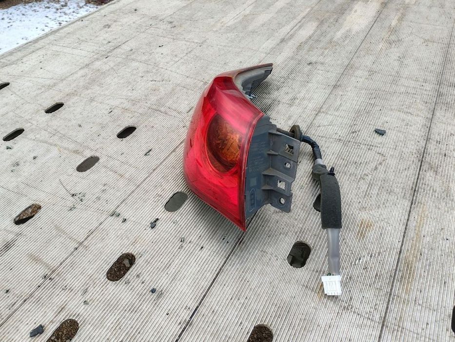 lampa lewa tył tylna infiniti q50 13-