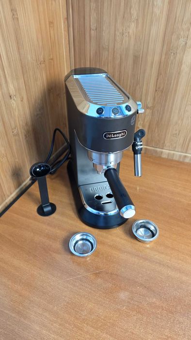 De'Longhi Dedica Style EC685.R – Ekspres kolbowy