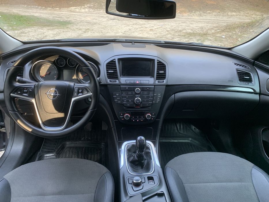 Опель інсігнія 2010 рік