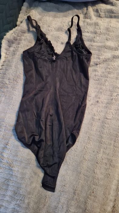 Body z delikatną koronką