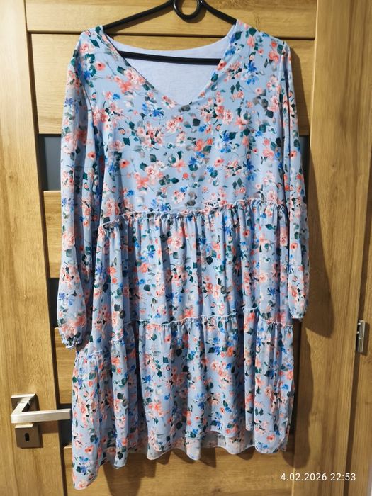 Sukienka w kwiaty lekko niebieska uniwersalna