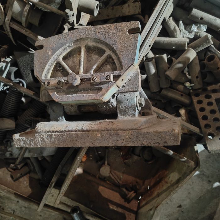 Винт регулировочный на прес кривошипный, серьга на фрезерный.