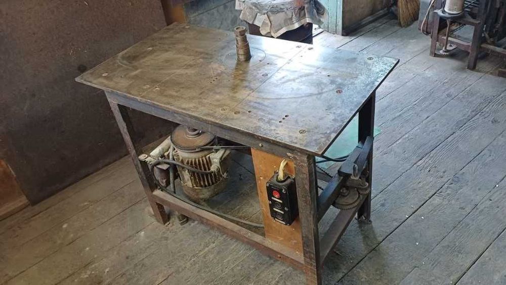 Вертикально-фрезерный станок по дереву