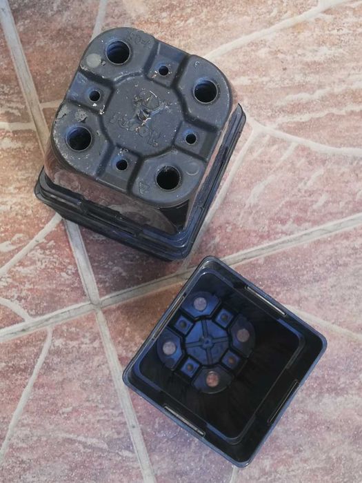 100szt Doniczki produkcyjne do rozsad sadzonek kwadratowe 9x9x9cm P9