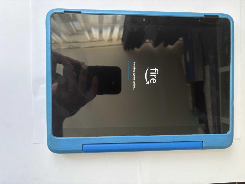 Планшет Amazon Fire HD10 Kids Pro (3gb/32gb) скол на екрані-все працює