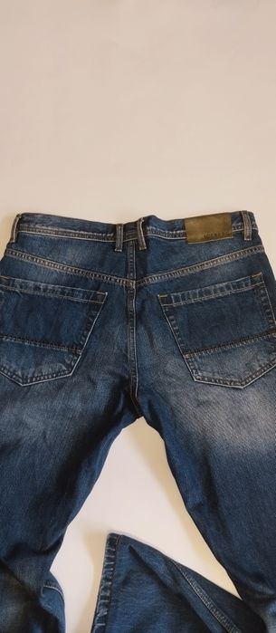 Джинси з потертостями