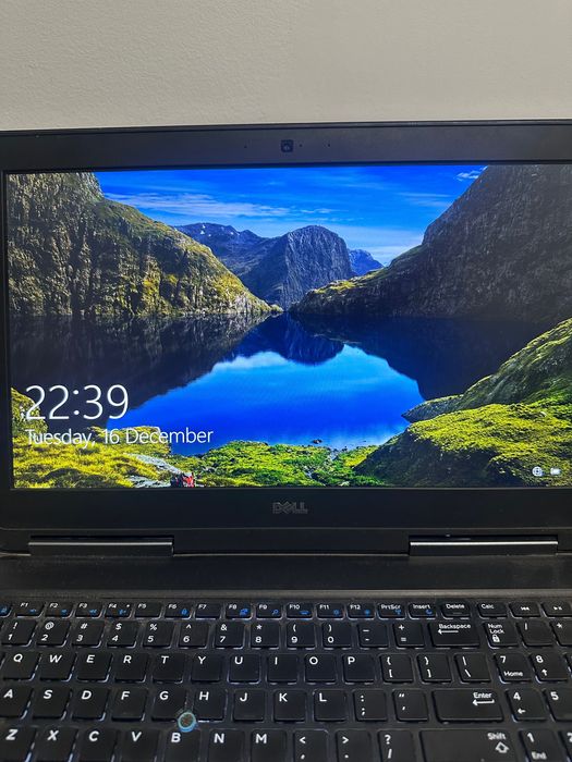 laptop Dell Precision 7520 ekran 17 cali