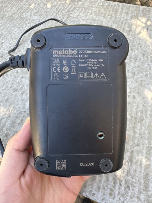 Зарядний пристрій Metabo LC 40 627064000
