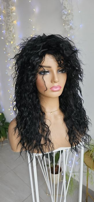 Lekka peruka Frida fale afroloki czarna włosy naturlany efekt