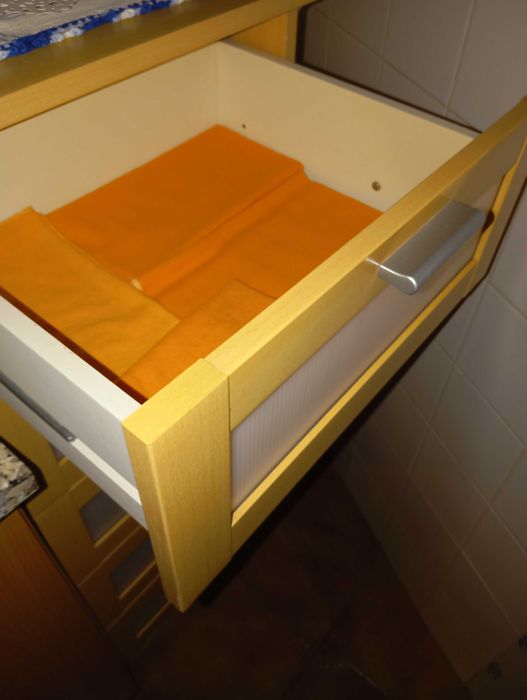 Armário de gavetas para arrumos