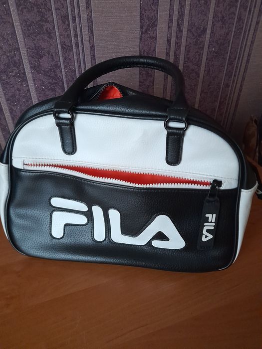 Сумка,дуже зручна і вмістка.