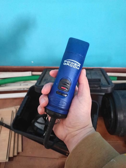 Máquina grooming Andis profissional com 2 pentes