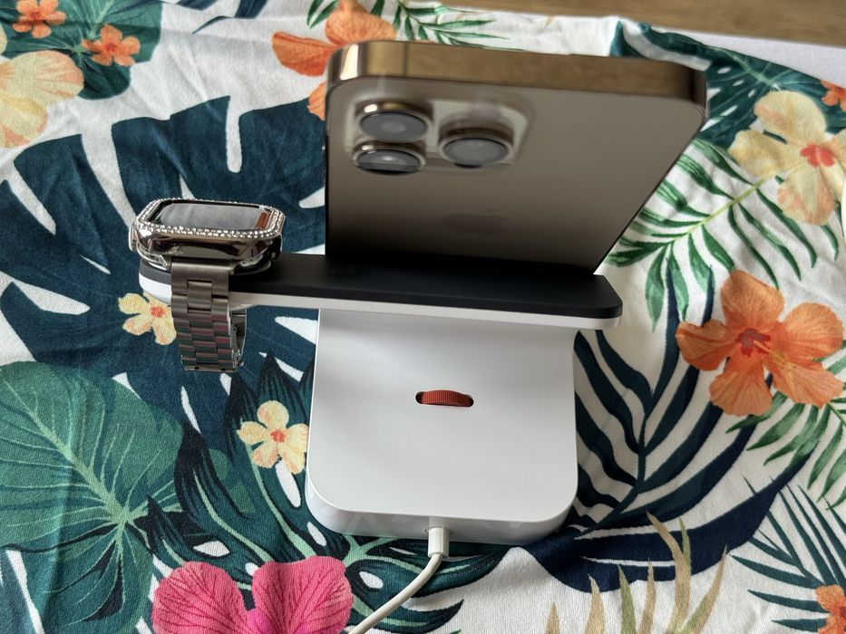 Base de Carregamento Belkin PowerHouse para Apple iPhone e Apple Watch