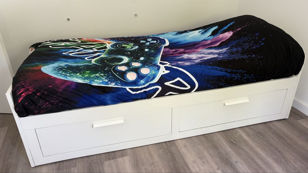 Cama Brimnes Ikea com os dois colchões