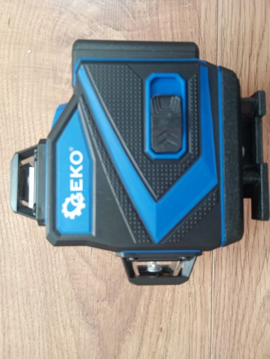Laser krzyżowy geko