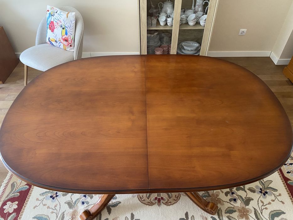 Mesa Oval Extensivel em Cerejeira (Madeira Maciça) com Pé de Galo