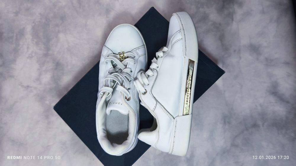 Białe damskie sneakersy Tommy Hilfiger Court Sneaker Golden TH
