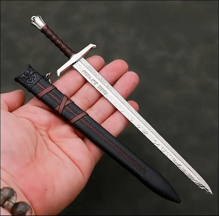 Меч сувенір довжиною 22 см.