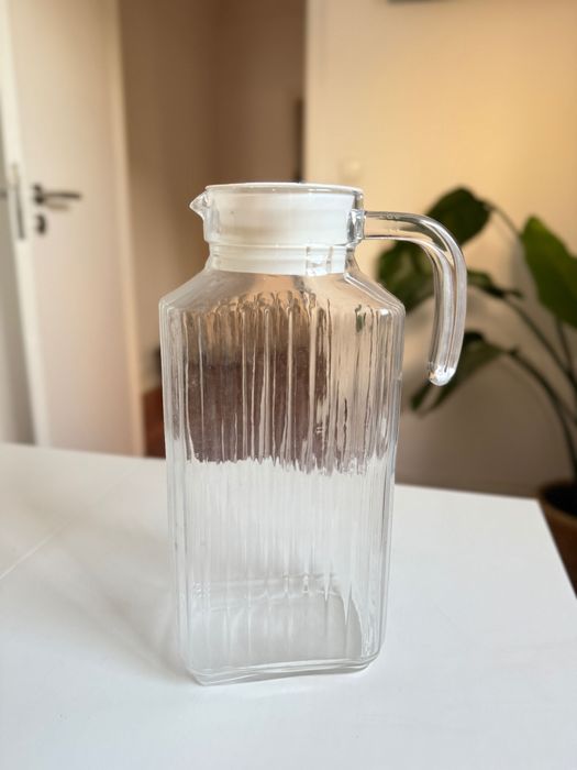 Jarro com tampa em vidro 1,8L