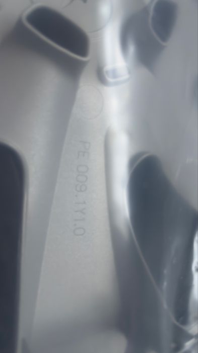 Продам оригінальні колісні ковпаки Peugeot 15R