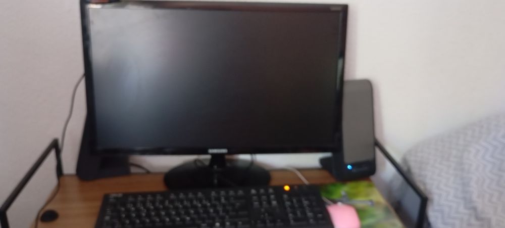 PC gaming TFT 24 HDMI torre dois discos 500 gigas som na própria torre