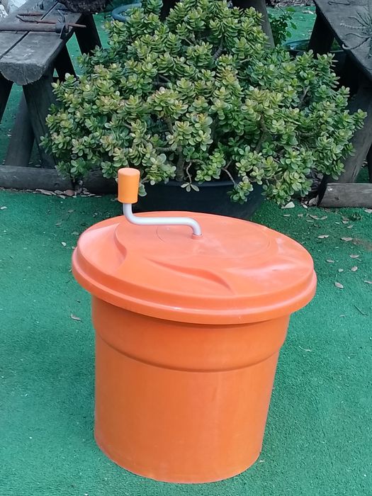 Maquina manual para secar legumes.