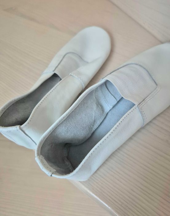 Чешки білі довжина 22,5 см, шкіра