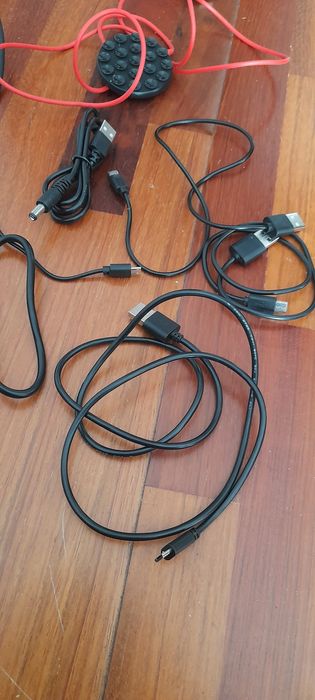 Varios cabos usb e outros cabos