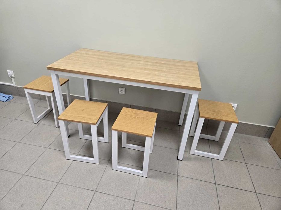 Stół kuchenny + 4 taborety