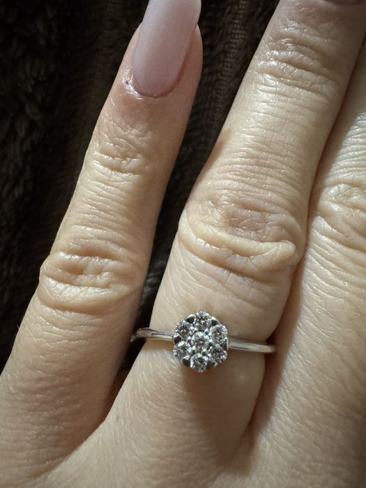 Золоті каблучки з діамантами