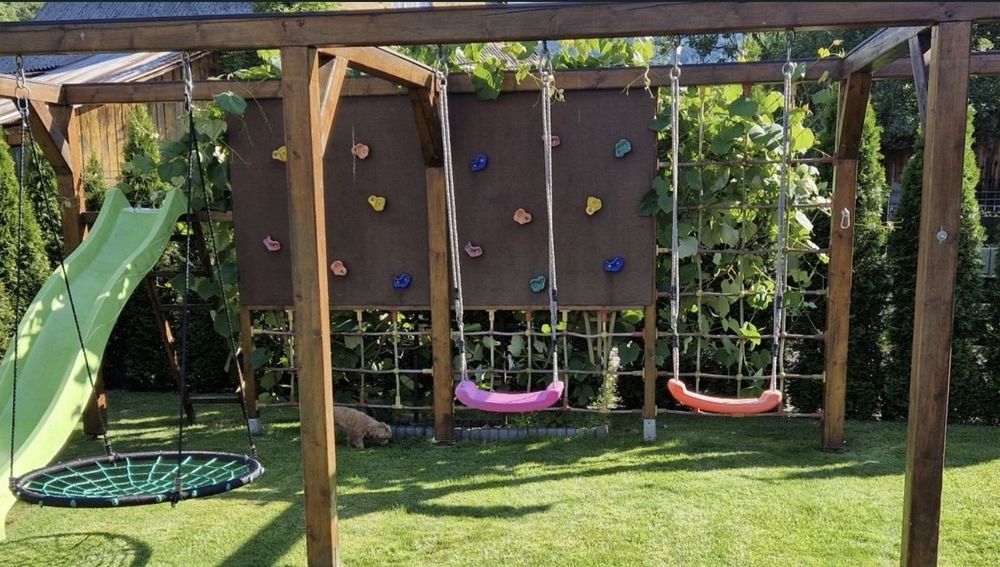 Plac zabaw małpi gaj ścianka wspinaczkowa huśtawki akcesoria