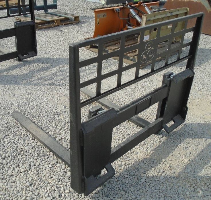 Widły do Bobcata i innych mini ładowarek Widły Bobcat Gehl JCB Mustang