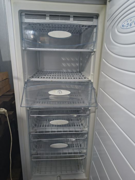 Продам морозильную камеру